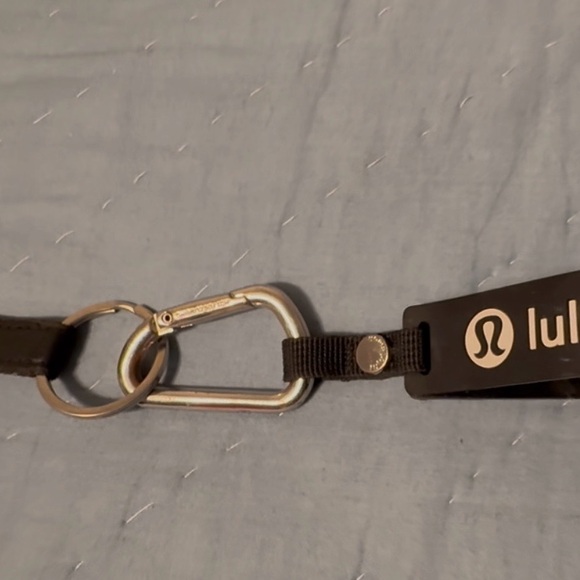 Lululemon athletica silicone blk/chrome keychain w/carabiner, barely used - Picture 6 of 7